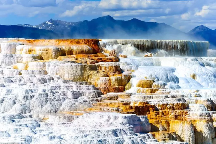 Yellowstone National Park Self-Guided Driving Audio Tour