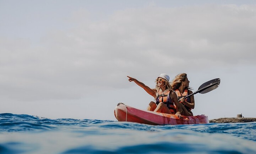 Image 4: Lanzarote, excursión en catamarán a las playas de papagayo con comi...