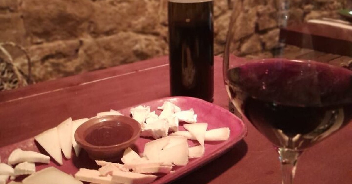 Tour de vino y paseo por el barrio Gótico de Barcelona