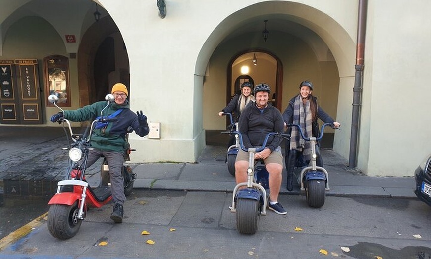 Image 2: Fahrt durch München auf gemeinsamer Rollertour