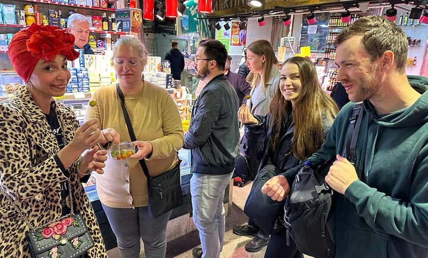 Image 2: Tour gastronómico por la ciudad de Barcelona y comida tradicional d...