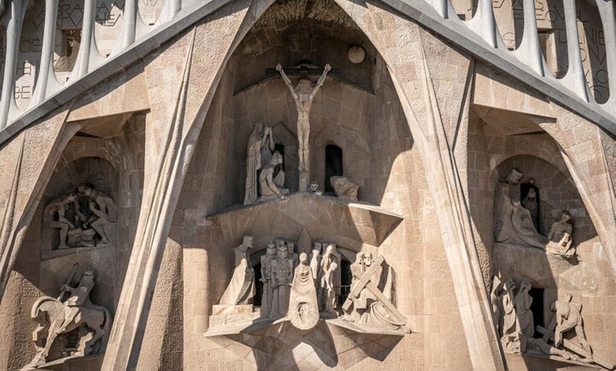 Image 18: Tour Privado por Barcelona Gaudí y Modernismo