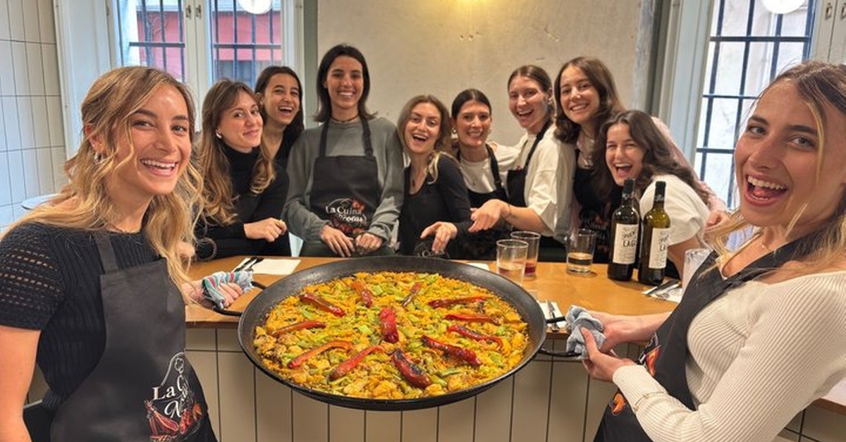 Taller de paella y arroces creativos con sangría en Madrid Centro