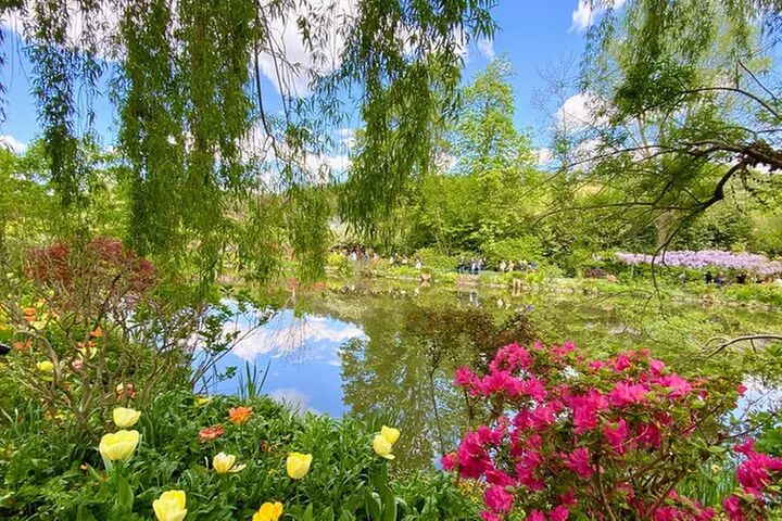 Giverny Monet's Garden & Outlet Shopping Voyage privé au départ de Paris - Primary Image