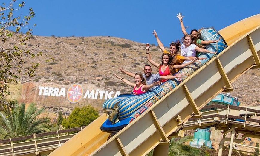 Image 8: Excursión de un día a Aqualandia, Terra Mítica o Benidorm desde Val...