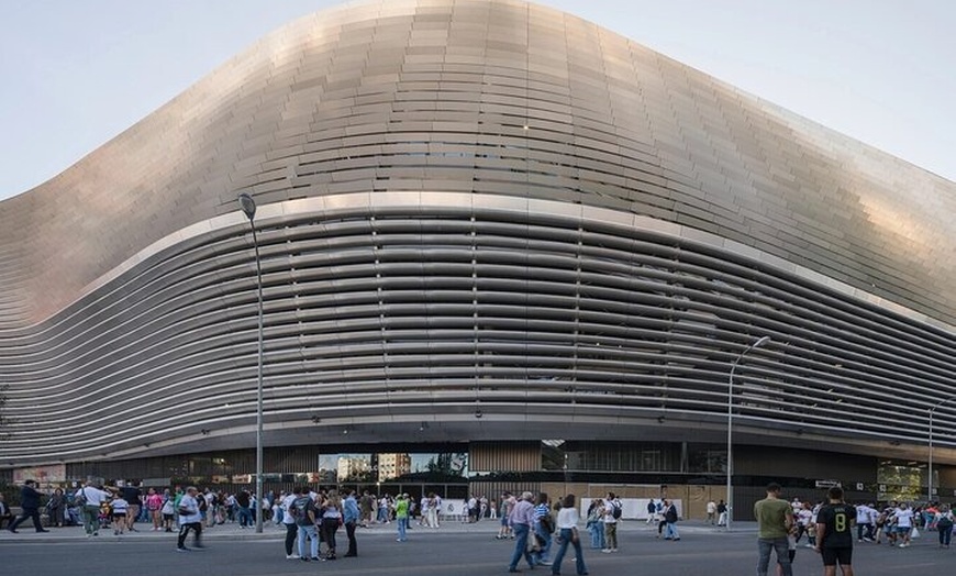 Image 2: Tour Privado con Tuk Tuk Zero: Lo Mejor de Madrid en 2h 15min