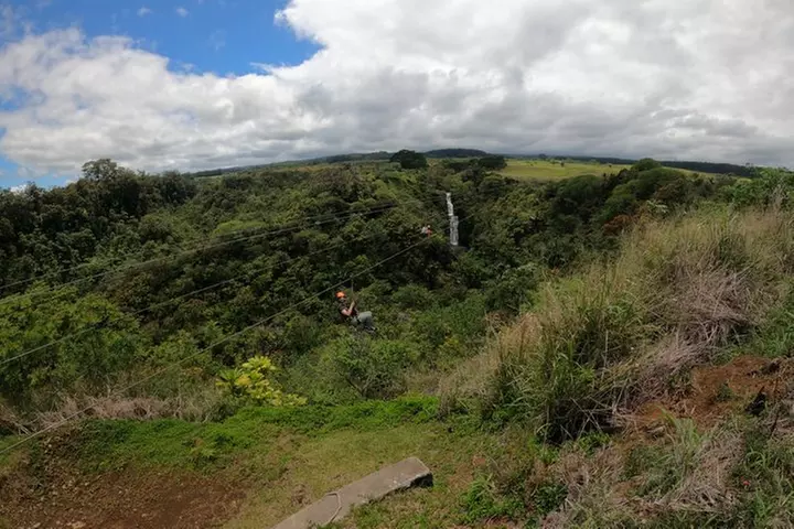 Big Island: 8-Zipline & Suspension Bridge Waterfall Adventure