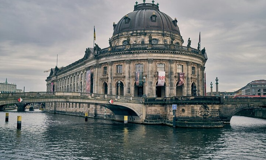 Image 2: Berlin Exklusive private 3-stündige geführte Wanderung
