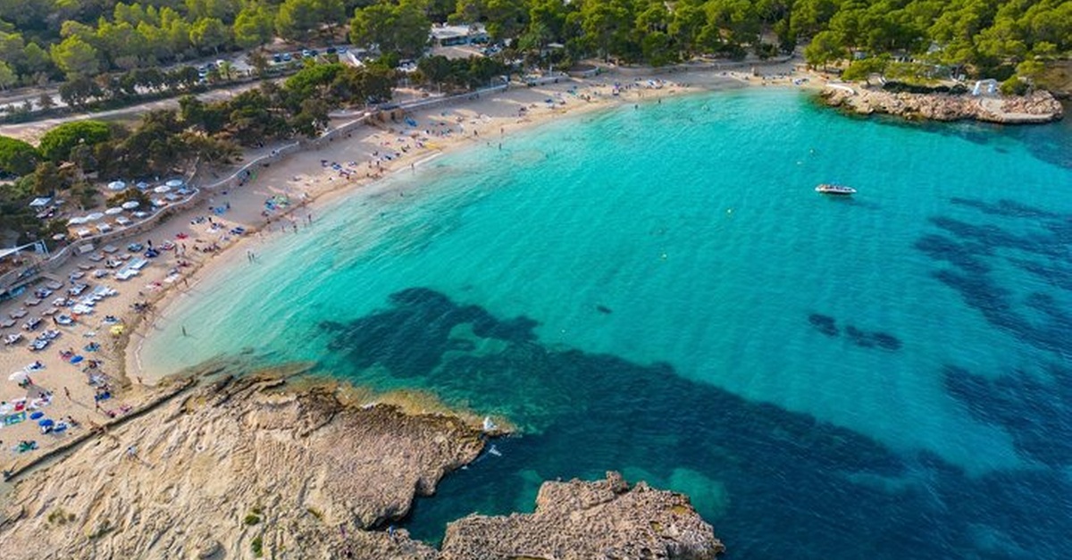 Tour guiado en moto acuática por Cala Bassa en Ibiza