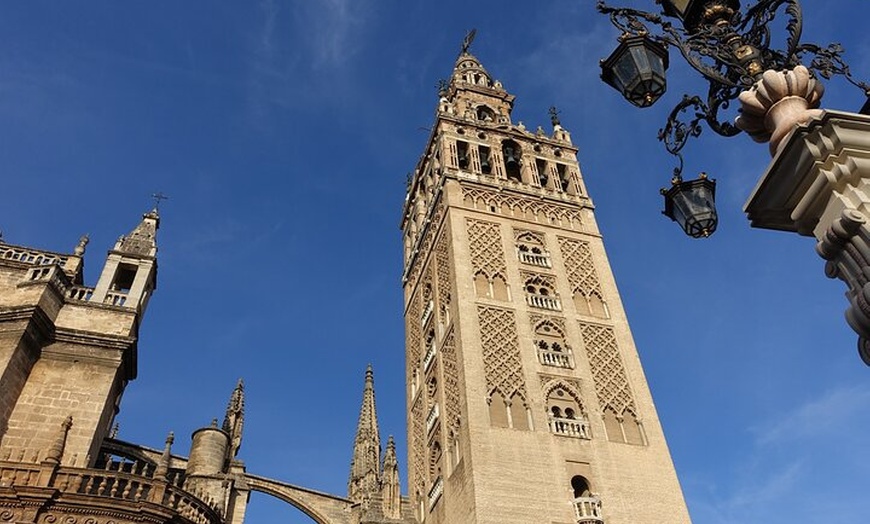 Image 1: Entrada Catedral de Sevilla y Giralda con Audioguía