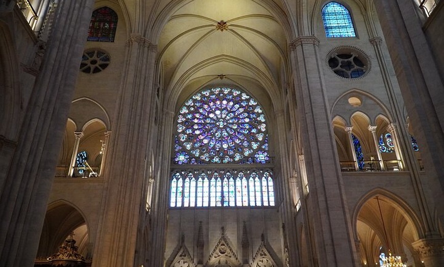 Image 4: Visite guidée en petit groupe de la cathédrale Notre-Dame avec entr...
