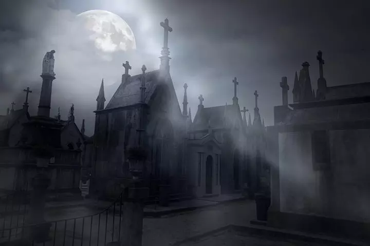 Cemetery and Ghost BYOB Bus Tour in New Orleans