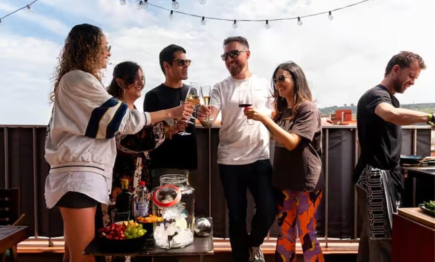 Image 25: Barbacoa Paella en una terraza en Barcelona con un chef
