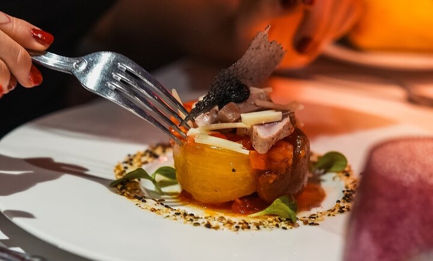 Image 16: Dîner croisière Paris Seine par Maxim's avec Champagne & Musique