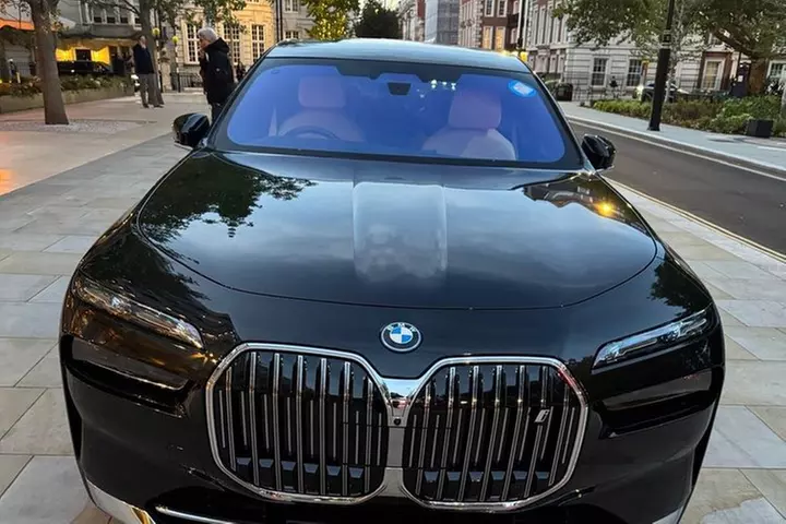 Gatwick Airport Private Chauffeur Transfer - Executive Luxury - Primary Image