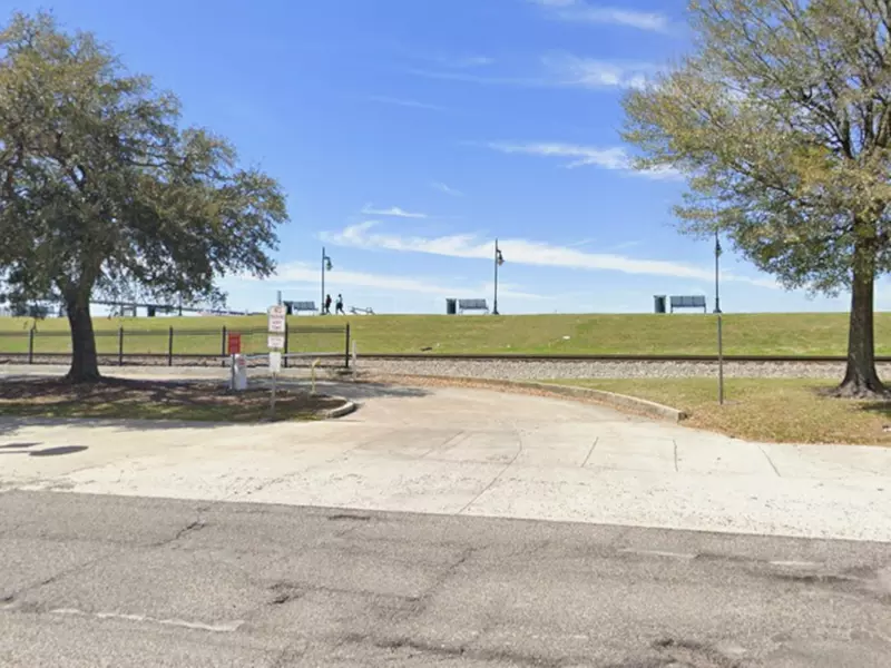 Parking at 201 River Rd. Lot