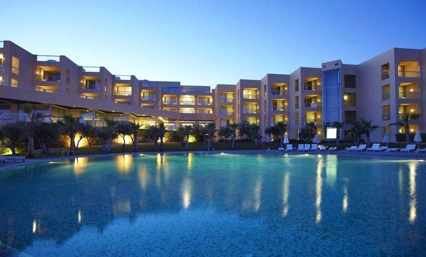 Image 2: ✈ ALGARVE | Albufeira - São Rafael Suites 5* - Piscine extérieure