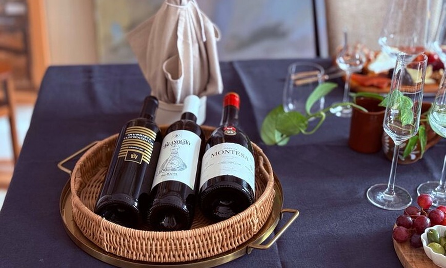 Image 5: Vinos y maravillas: Una cata española en una galería de arte privada