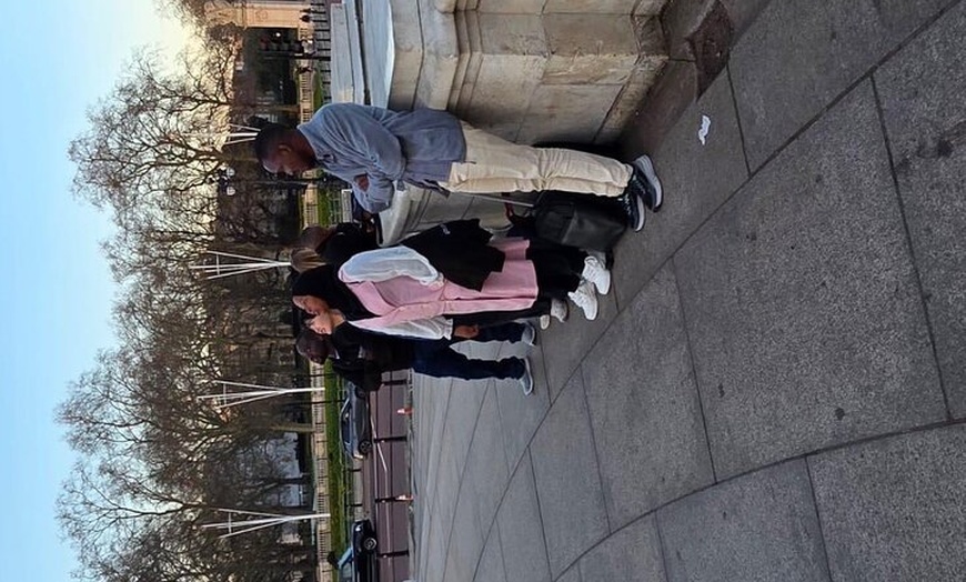 Image 4: London Walking Tour VIP