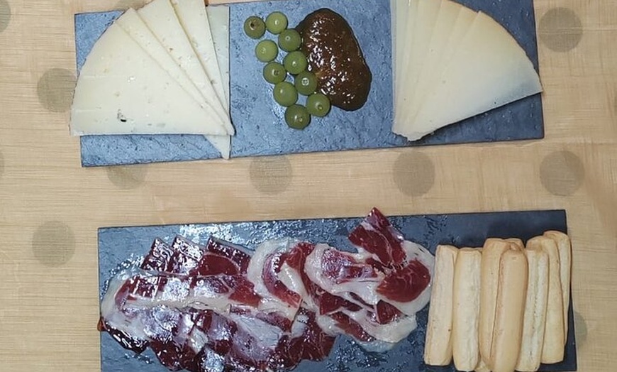 Image 30: Flamenco por un Día Tour guiado por Sevilla, taller y degustación