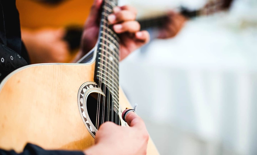 Image 3: ✈ PORTUGAL | Lisbonne - America Diamonds et Spectacle de Fado 3* - ...