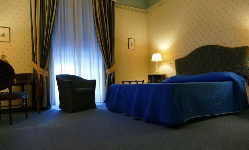 Image 1: ✈ ITALIE | Naples - Nuovo Rebecchino 3* - City break