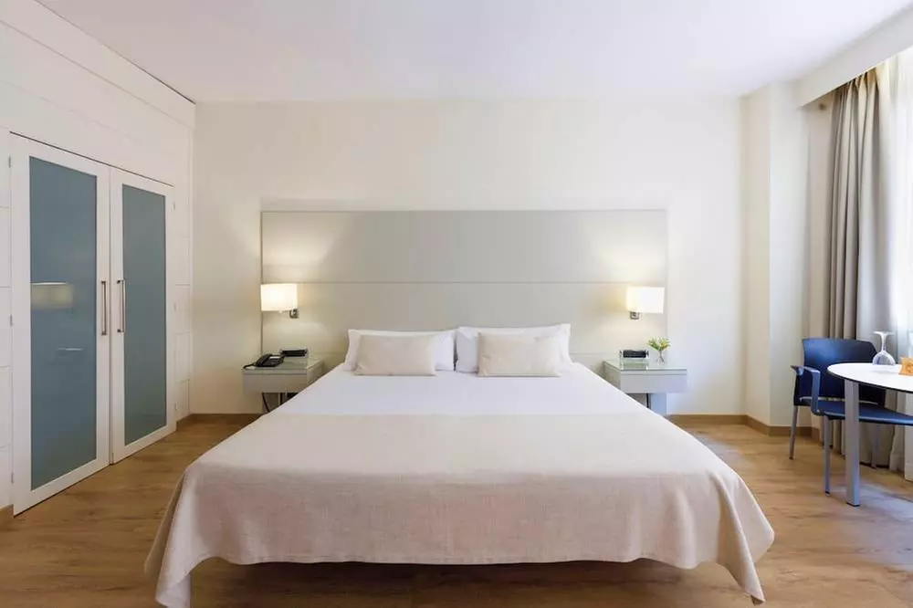 ✈ SPANIEN | Barcelona - Mariano Cubi Aparthotel Barcelona 4*, 2 Näc...