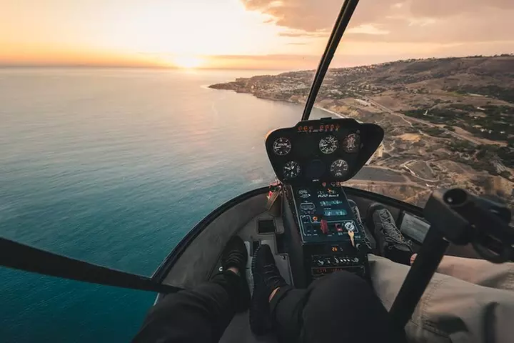 Private Helicopter Tour of Rancho Palos Verdes, Los Angeles, and Lo...