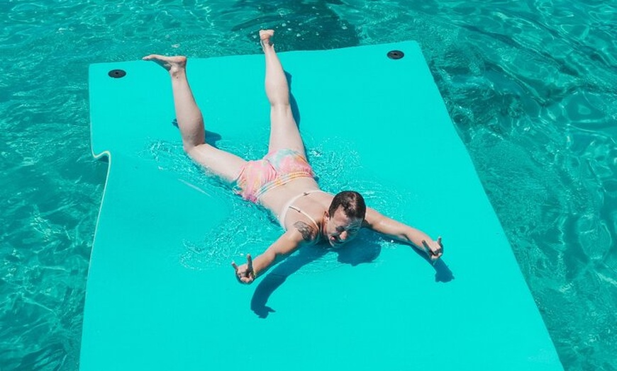 Image 26: Crucero de Ibiza a Formentera con snorkel, paella y barra libre