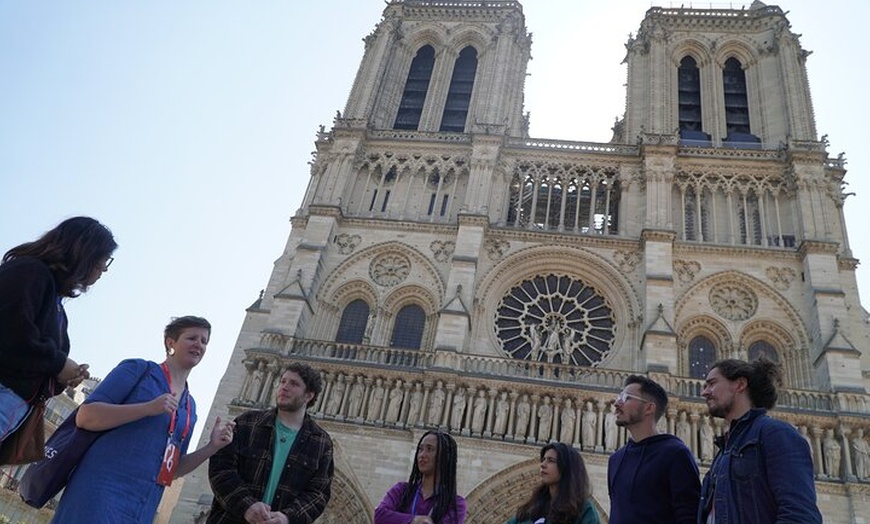 Image 1: Visite guidée en petit groupe de la cathédrale Notre-Dame avec entr...