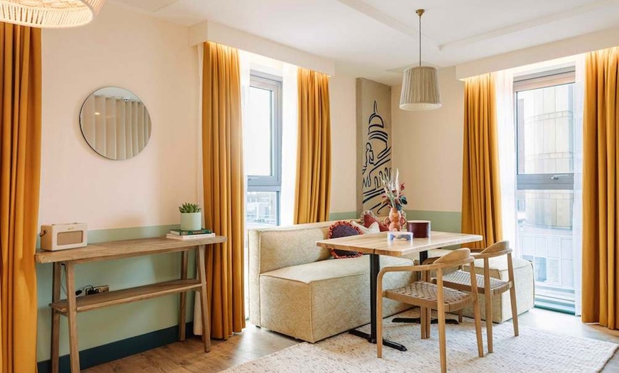 Image 6: ✈ IRLANDE DU NORD | Belfast - Room2 Belfast Hometel 4*, 2 nuit - Ci...