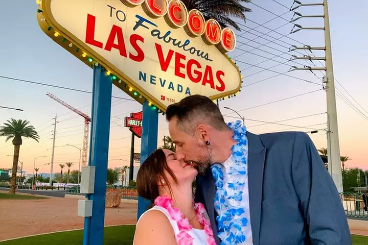 Get Married at the Fabulous Las Vegas Sign + Photos
