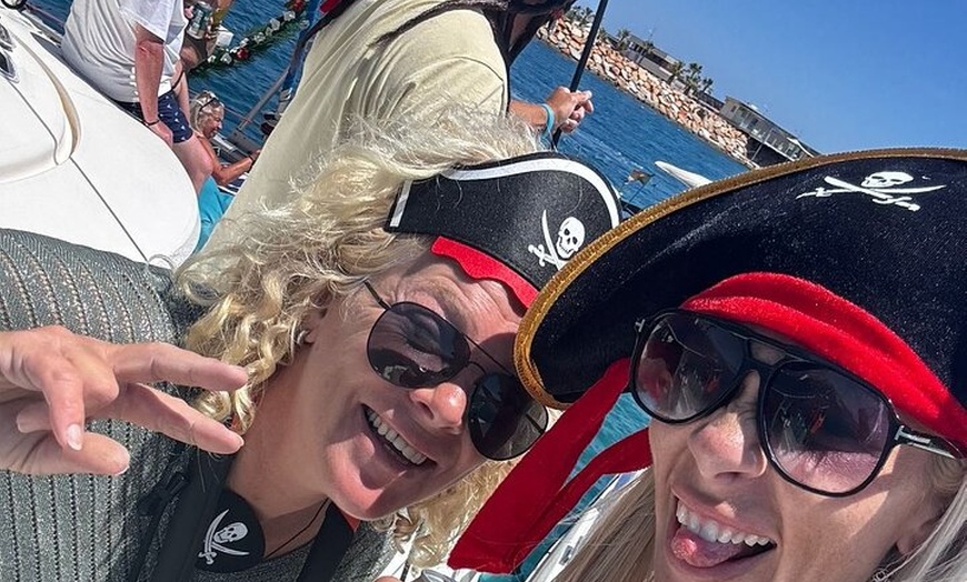 Image 2: Tour en barco por la fiesta del domingo pirata