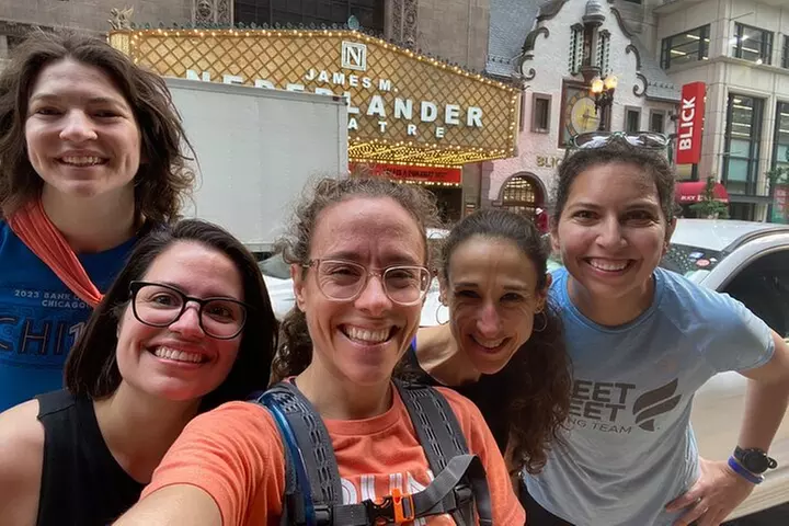 Chicago Riverwalk Architecture Walking Tour and Discover Skyline