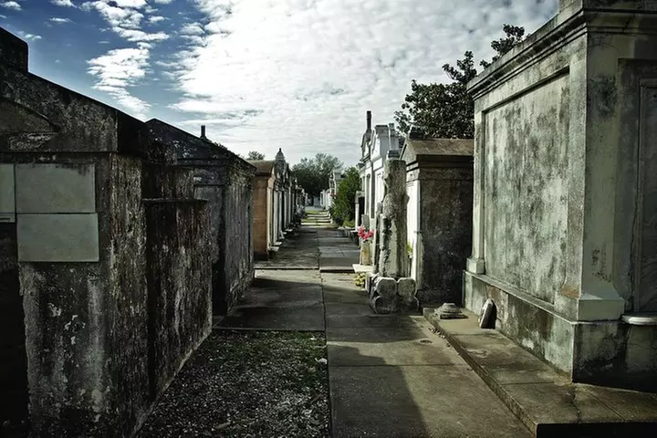 New Orleans French Quarter and Cemetery Walking Tour - Primary Image