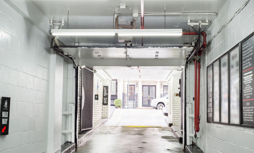 Image 7: Parking at iPark - 650 Parking Corp. Garage
