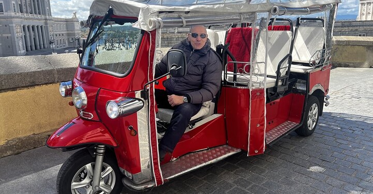 Tour de una hora en tuk tuk por Madrid
