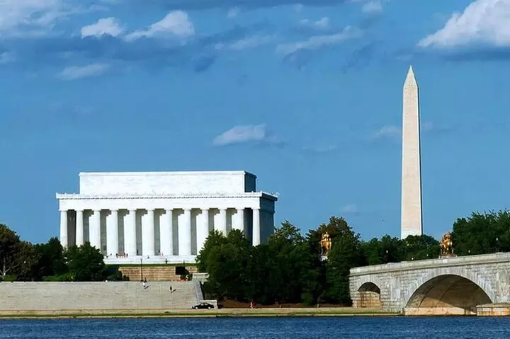 DC Combo: Narrated Sightseeing Boat Cruise & Guided City Bus Tour
