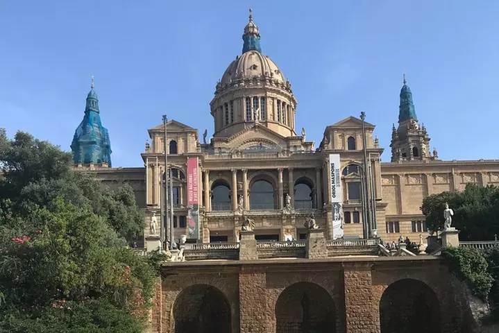 Visita guiada en bicicleta eléctrica por Barcelona con Montjuic Hill