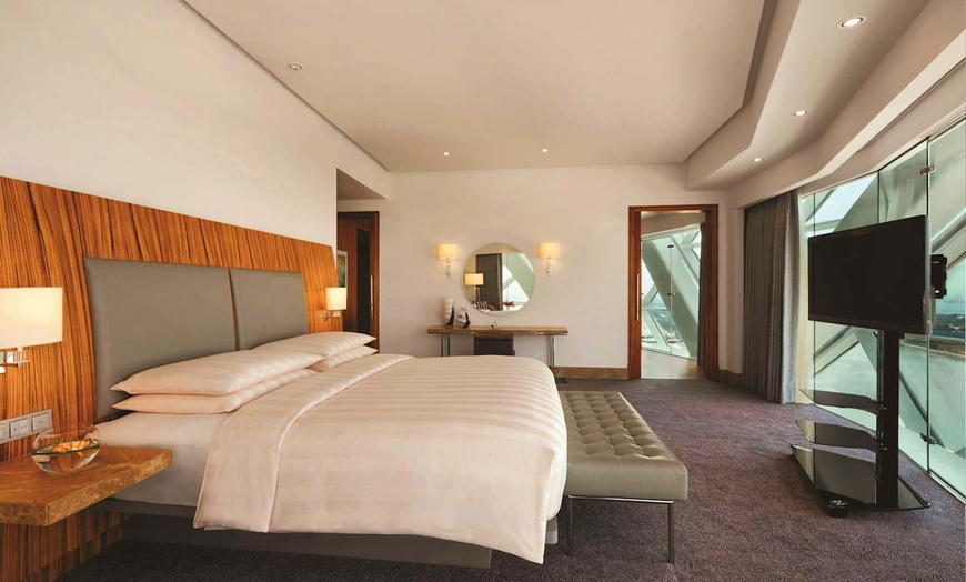 Image 4: ✈ EMIRATS ARABES UNIS | Abu Dhabi - Andaz Capital Gate Abu Dhabi av...