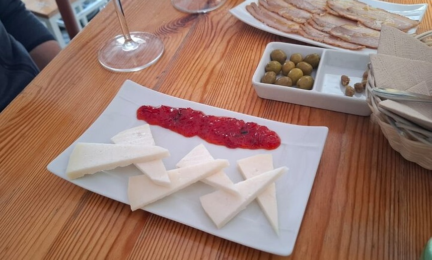 Image 3: Málaga Food Tour : Tapas, Bebidas y Delicias con un Local