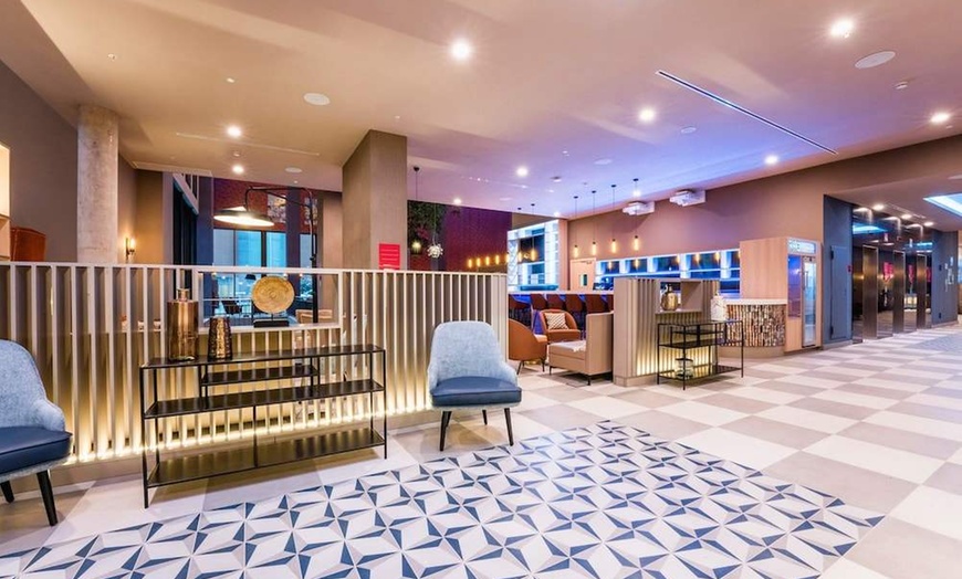 Image 2: ✈ SPANIEN | Barcelona - Leonardo Royal Hotel Barcelona Fira 4*, 2 N...