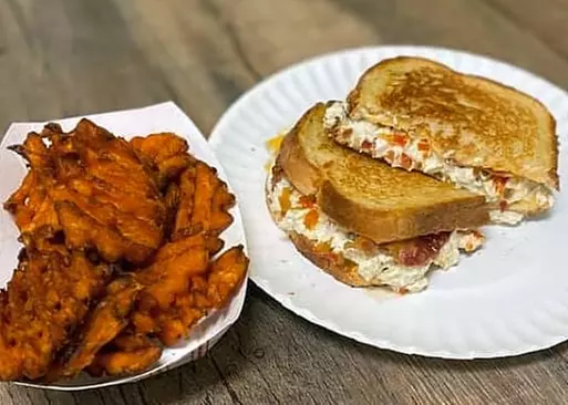 5% Cash Back at Seaside Dogs & Grill