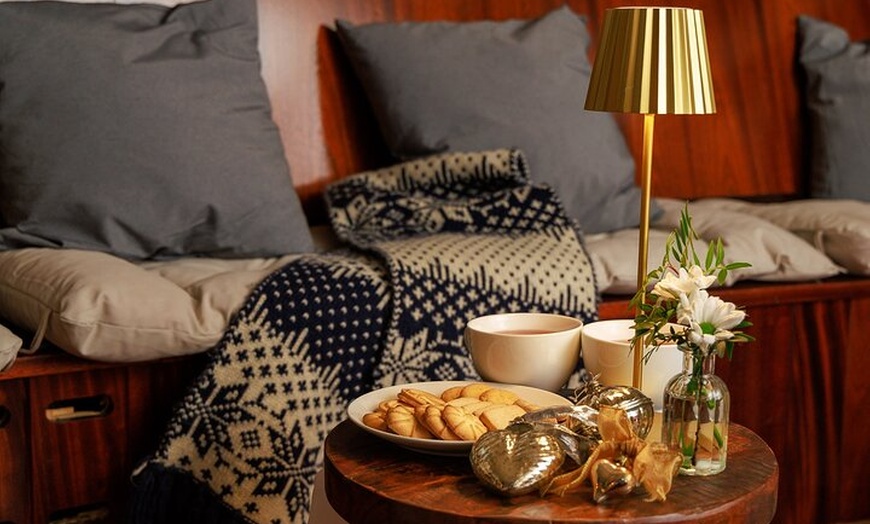 Image 3: Glühwein On The Rocks Schiffstour in Berlin