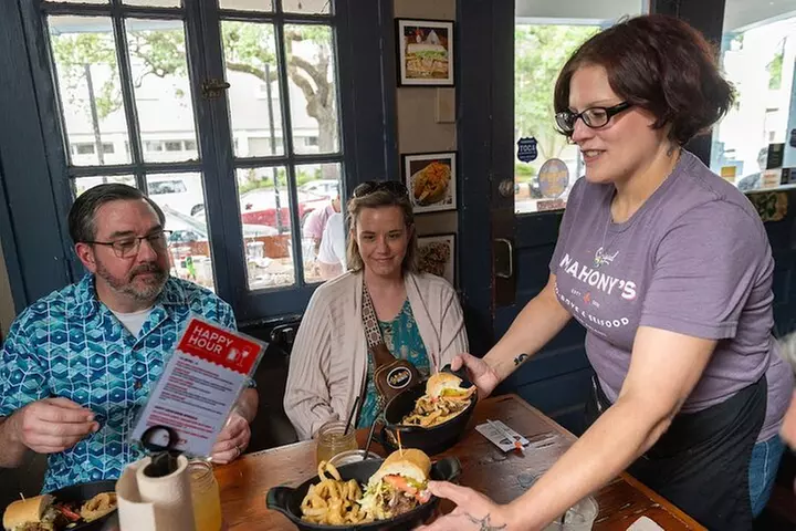 Food Tour of New Orleans Garden District: Group of Nine or Less