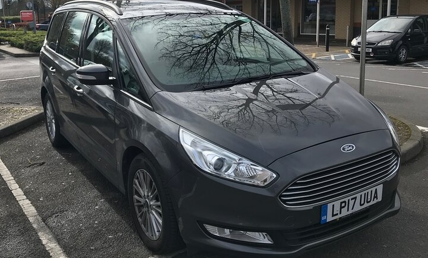 Image 5: London Airports Transfer: Heathrow to/from Gatwick