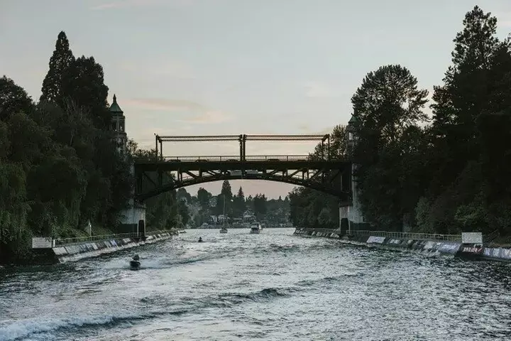 Unwind Happy Hour Cruise - Primary Image