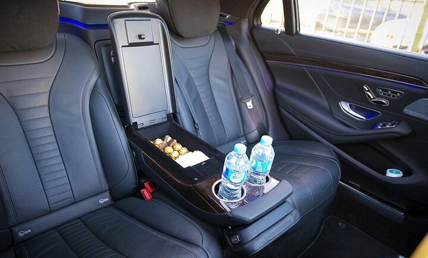 Image 5: Gatwick Airport To Central London Private Roundtrip Transport