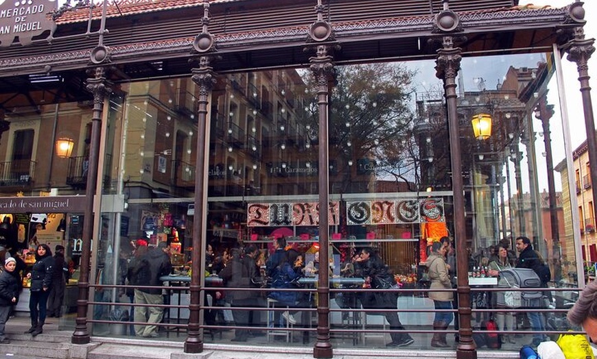 Image 13: Madrid : Tour a pie por La Latina con bebida y tapas tradicionales