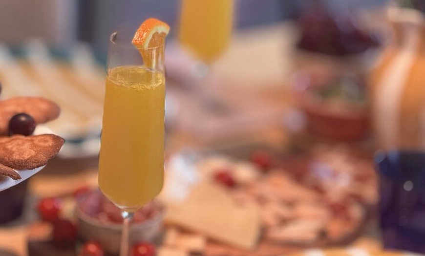 Image 7: Brunch español gourmet en una galería de arte privada oculta